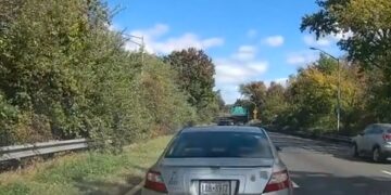 Gesnapt: Verzekeringsfraudeurs op heterdaad betrapt na plotseling hard remmen