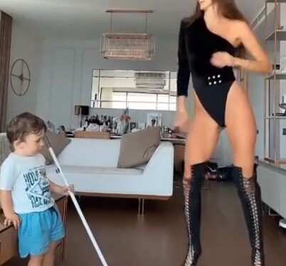 Lekker dansen met mama de influencer op het internet