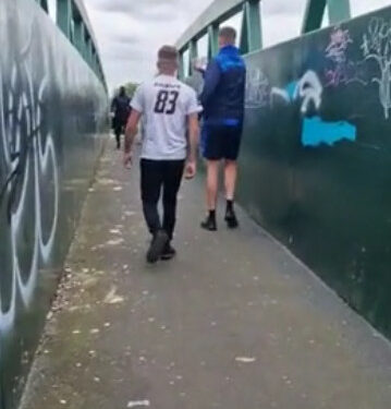 Dit filmpje laat zien dat iemand die in de sportschool traint niet tegenop iemand kan van de straat