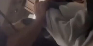 Docent op nonactief nadat deze beelden op het internet verschijnen