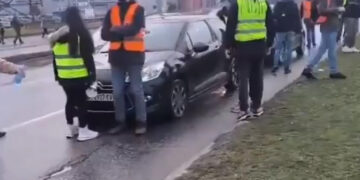 Deze vrouw vraagt er dan ook om, vinden jullie niet