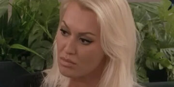 Lang Leve de Liefde-Laura filmt hoe ze zich voorbereid op date