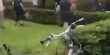 Gasten op fatbike gaan los op oude machteloze man