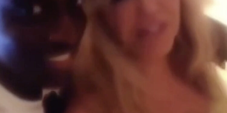 Gast komt Patricia Paay tegen op een feestje en weet precies wat die moet vragen