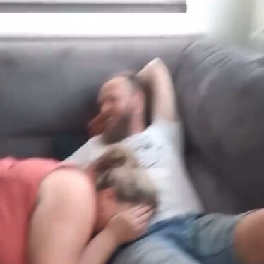 Tim wil graag met papa voetballen maar die heeft hele andere plannen