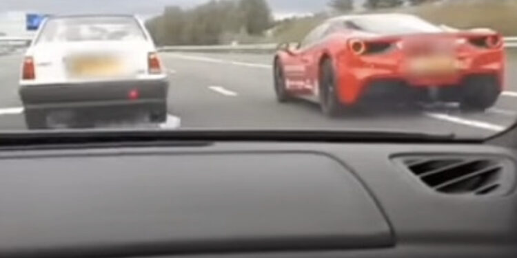 Opel Kadett neemt het op tegen Ferrari op de snelweg