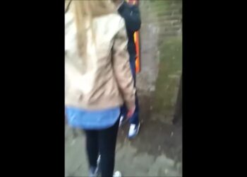 Jongen-Krijgt-Klappen-Op-School-Van-Een-Meisje-F09F9882F09F9882F09F9882 (2)