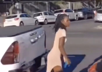 Deze vrouw is overduidelijk de weg kwijt..